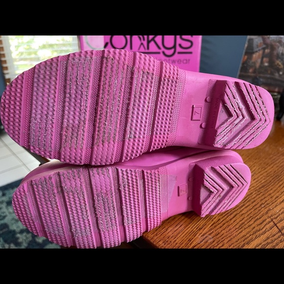 Adorable Corkys Fuchsia Rain boots. - Picture 8 of 8